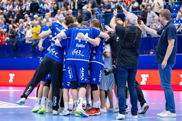 The TBV Lemgo Lippe players celebrate after their 28–26 victory. GER, TBV Lemgo Lippe vs. Frisch Auf Göppingen, Handball, 1st Bundesliga, Matchday 9, 2026–2027 season, October 18, 2026, GER, TBV Lemgo Lippe vs. Frisch Auf Göppingen, Handball, 1st Bundesliga, Matchday 9, 2026–2027 season, October 18, 2026, Lemgo Copyright: xEibner-Pressefoto JanxRollingerx EP_JSK
