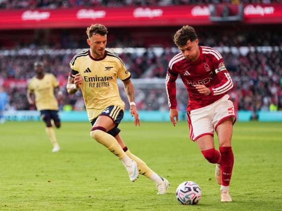 Neco Williams of Nottingham Forest under pressure from Ben White of Arsenal Nottingham Forest v Arsenal, Premier League, Football, The City Ground, Nottingham, UK - 18 Oct 2026Nottingham The City Ground United Kingdom EDITORIAL USE ONLY No use with unauthorised audio, video, data, fixture lists, club league logos or live services. Online in-match use limited to 120 images, no video emulation. No use in betting, games or single club league player publications.  Copyright: xWiredxPhotos Shutterstockx 17222726aa