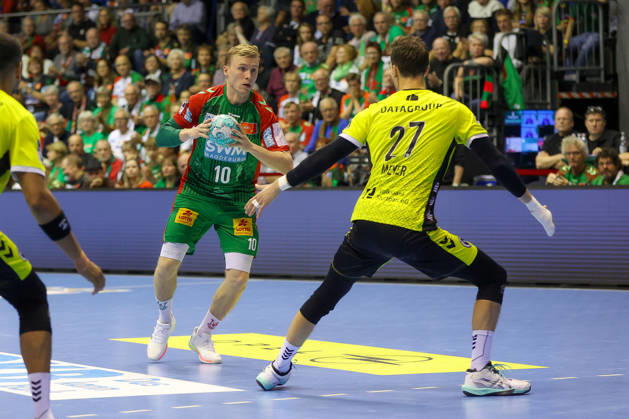 October 18, 2026, xgox, Handball Opel HBL SC Magdeburg vs. TVB Stuttgart emspor, from left: Gisli Thorgeir Kristjansson (Magdeburg), 1. Dominik Reimann (Magdeburg), 1, Philipp Meyer Stuttgart, 27: One-on-one, duel, battle, tackle Magdeburg