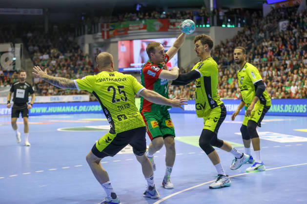 October 18, 2026, xgox, Handball Opel HBL SC Magdeburg vs. TVB Stuttgart, emspor, from left: Patrick Zieker (Stuttgart), 25, Omar Ingi Magnusson (Magdeburg), 14, Philipp Meyer (Stuttgart), 27; duel, battle, tackle, Magdeburg