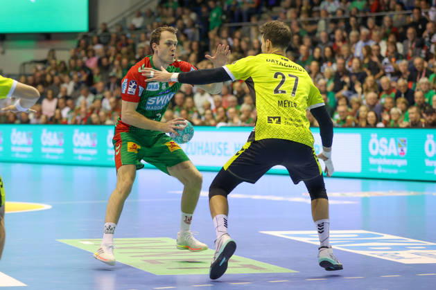 October 18, 2026, xgox, Handball, Opel HBL, SC Magdeburg vs. TVB Stuttgart, emspor, from left: Felix Claar (Magdeburg), 7, Philipp Meyer (Stuttgart), 27, duel, battle, tackle, Magdeburg