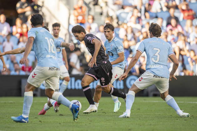 ESP LaLiga EA Sports Celta Deportivo Alavés Denis Suárez of Alavés during Matchday 9 between RC Celta and Deportivo Alavés on October 18, 2026, at Abanca Balaidos Stadium, Vigo, Spain Copyright: xLuisxLorenzox xAgenciaxLOFx