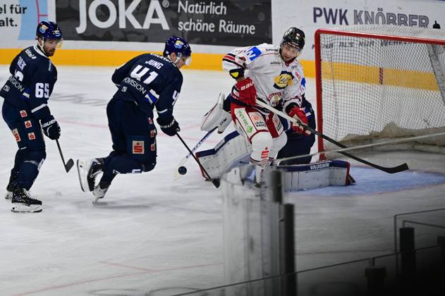 October 18, 2026 xkhx Kassel, Probonio Arena Ice Hockey DEL 2 Playoffs 2026–2027 Season Kassel Huskies vs. EV Landshut Goal to make it 0–1 by Tobias Lindberg Landshut Goaltender Leon Willerscheid 73, Kassel Huskies defeated
