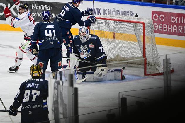 October 18, 2026 xkhx Kassel, Probonio Arena Ice Hockey DEL 2 Playoffs 2026–2027 Season Kassel Huskies vs. EV Landshut Goal to make it 0–1 by Tobias Lindberg Landshut Goaltender Leon Willerscheid 73, Kassel Huskies defeated
