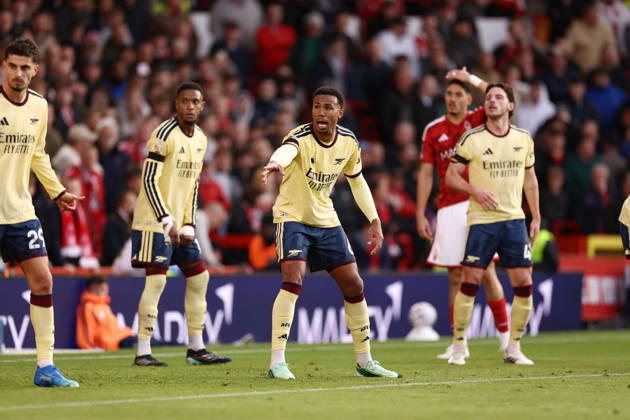 Nottingham Forest gegen Arsenal, 18. Oktober 2026, Nottingham, Premier League, Fußball, Nottingham Forest gegen Arsenal, Gabriel von Arsenal gestikuliert, Foto: Jacques Feeney, Abseits, Nottingham, Großbritannien  Copyright: xJacquesxFeeneyx xOffsidexOffside