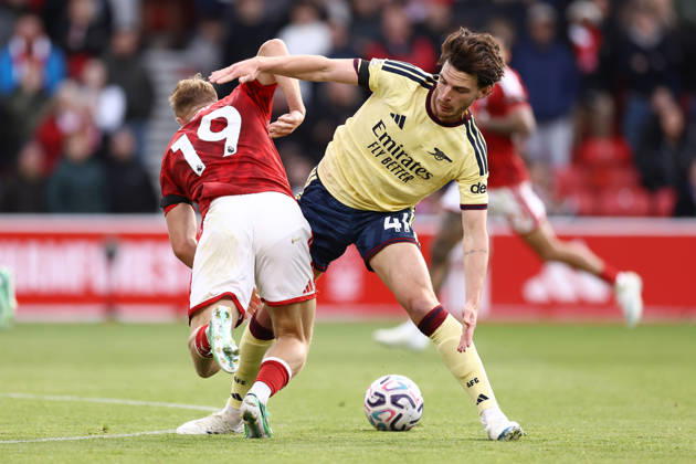 Nottingham Forest gegen Arsenal, 18. Oktober 2026, Nottingham, Premier League, Fußball: Nottingham Forest gegen Arsenal – Declan Rice von Arsenal im Zweikampf mit Liam Delap von Nottingham Forest. Foto: Jacques Feeney, Offside, Nottingham, Großbritannien  Copyright: xJacquesxFeeneyx xOffsidexOffside