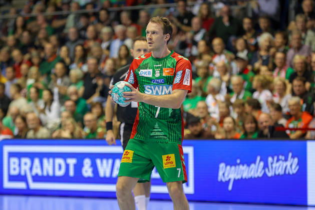 October 18, 2026, xgox, Handball: Opel HBL SC Magdeburg vs. TVB Stuttgart emspor, from left: Felix Claar (Magdeburg), No. 7 on the ball, plays the ball (Magdeburg)