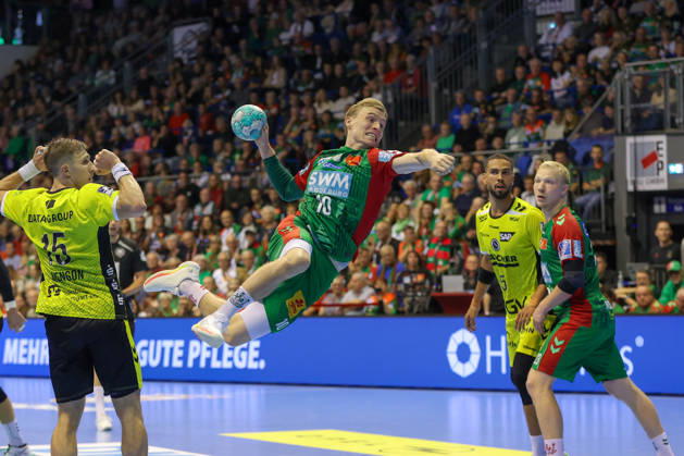 October 18, 2026, xgox, Handball Opel HBL SC Magdeburg vs. TVB Stuttgart emspor, from left: Gisli, Thorgeir, Kristjansson (Magdeburg), 10 shots on goal, goal scorers, scores a goal, goal, scores the goal (Magdeburg)