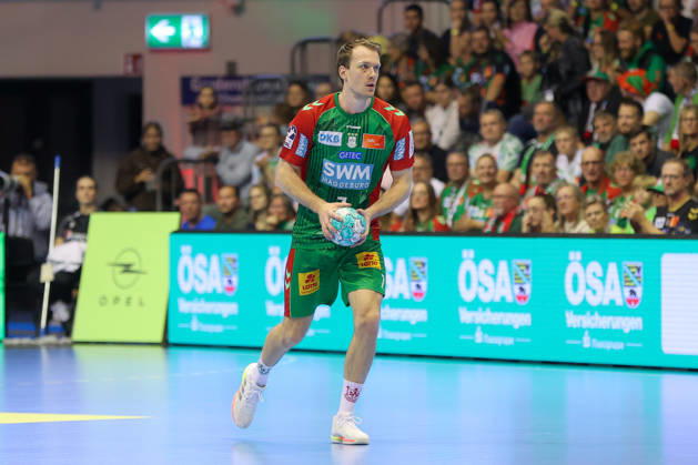 October 18, 2026, xgox, Handball: Opel HBL SC Magdeburg vs. TVB Stuttgart emspor, from left: Felix Claar (Magdeburg), 7 on the ball, plays the ball (Magdeburg)