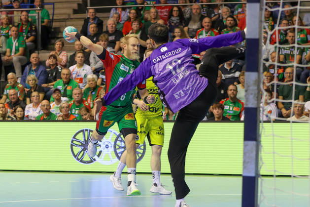 October 18, 2026, xgox, Handball Opel HBL SC Magdeburg vs. TVB Stuttgart emspor, from left: Matthias Musche (Magdeburg), 6 takes a shot, goal scorer, scores a goal, Magdeburg