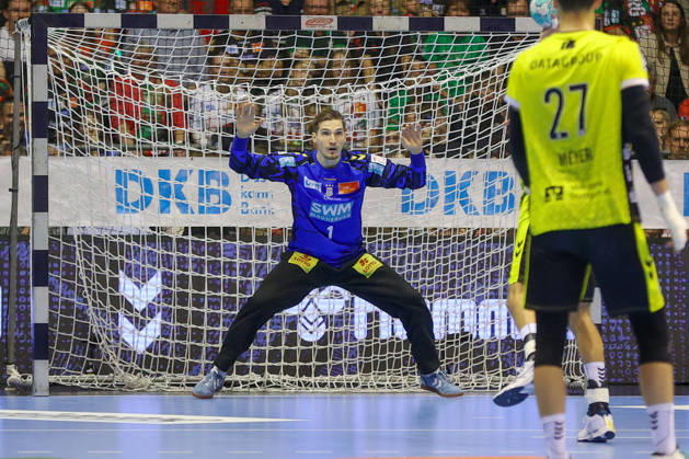 October 18, 2026, xgox, Handball: Opel HBL SC Magdeburg vs. TVB Stuttgart emspor, from left: Dominik Kuzmanovic (Magdeburg), 1 on a penalty throw (Magdeburg)