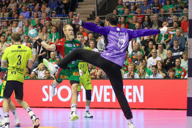 October 18, 2026, xgox, Handball Opel HBL SC Magdeburg vs. TVB Stuttgart emspor, from left: Matthias Musche (Magdeburg), 6 takes a shot, goal scorer, scores a goal, Magdeburg