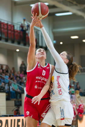 Alexia Allesch (Lions), 0; Amelia Sophia Hassett (Marburg), 22; Halfit Lions vs. BC Marburg Blue Dolphins, Women s Basketball, 1st Bundesliga, DBBL, Matchday 3 of the 2026–27 season, October 18, 2026, SWH Arena, Halle, Saxony-Anhalt, Germany