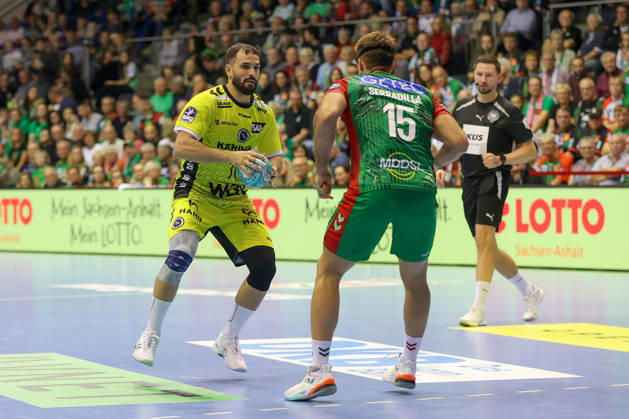 October 18, 2026, xgox, Handball Opel HBL SC Magdeburg vs. TVB Stuttgart emspor, from left: Mohamed Amine Darmoul (Stuttgart), 70, Antonio Serradilla (Magdeburg), 15; duel, battle, tackle, Magdeburg