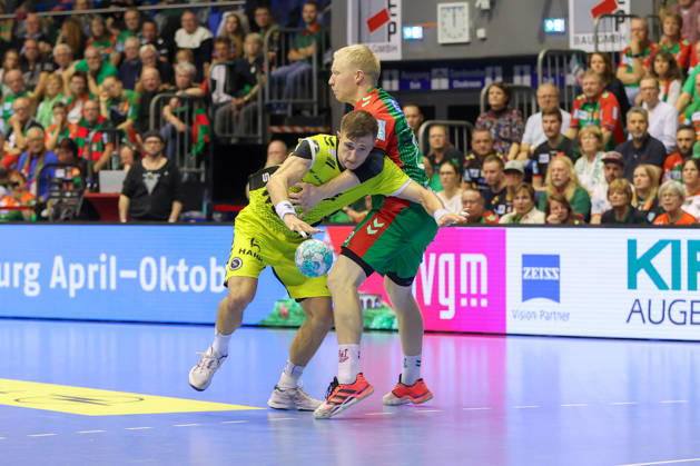 October 18, 2026, xgox, Handball Opel HBL SC Magdeburg vs. TVB Stuttgart emspor, from left: Simone Mengon (Stuttgart), 15, Magnus Saugstrup (Magdeburg), 23; duel, battle, tackle, Magdeburg