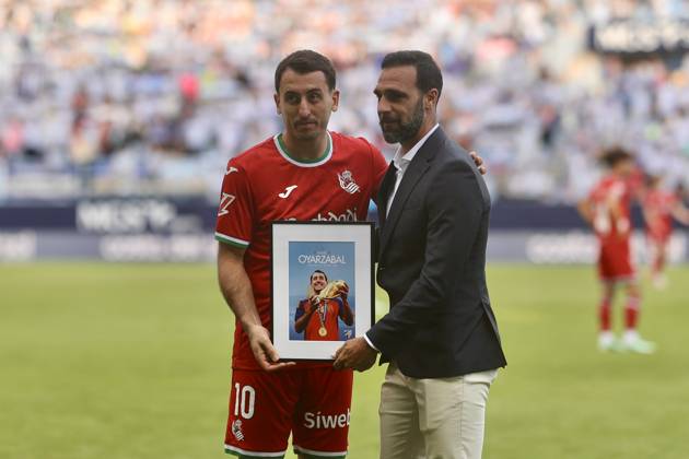 ESP LaLiga EA Sports Málaga CF vs. Real Sociedad: A tribute to Mikel Oyarzabal of Real Sociedad during the LaLiga EA Sports match between Málaga CF and Real Sociedad, played at La Rosaleda Stadium in Málaga on October 18, 2026, in Spain. Spanish Soccer Copyright: xAgenciaxLOFx