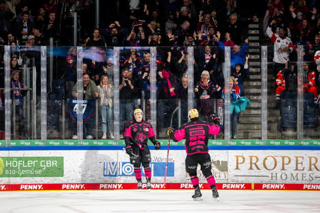 October 18, 2026 Ice Hockey Season 2026–2027 Penny DEL Nuremberg Ice Tigers Icetigers Red Bull Munich ThHa xthxhax Goal celebration, joy, cheering Noah Samanski 8, Nuremberg Ice Tigers, NIT Timo Bakos 22, Nuremberg Ice Tigers, NIT