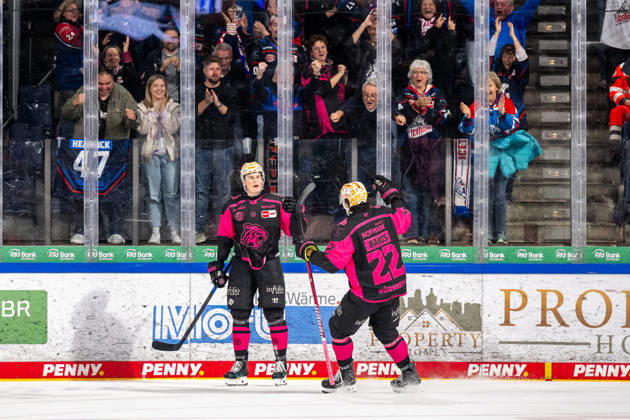 October 18, 2026 Ice Hockey Season 2026–2027 Penny DEL Nuremberg Ice Tigers Icetigers Red Bull Munich ThHa xthxhax Goal celebration, joy, cheering Noah Samanski 8, Nuremberg Ice Tigers, NIT Timo Bakos 22, Nuremberg Ice Tigers, NIT