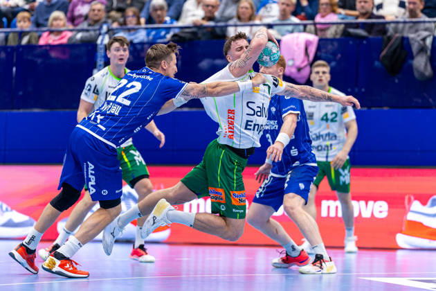 L R Adam Nyfjaell (TBV Lemgo Lippe), 22, in a one-on-one battle with Victor Kloeve (Frisch Auf Göppingen), 07 GER, TBV Lemgo Lippe vs. Frisch Auf Göppingen, Handball, 1st Bundesliga, Matchday 9, 2026–2027 season, October 18, 2026 GER, TBV Lemgo Lippe vs. Frisch Auf Göppingen, Handball, 1st Bundesliga, Matchday 9, 2026–2027 season, October 18, 2026 Lemgo Copyright: xEibner-Pressefoto JanxRollingerx EP_JSK