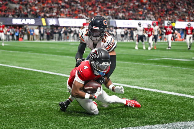 ATLANTA, GA - OCTOBER 18: Atlanta wide receiver Jahan Dotson (4) scores a touchdown pass during the NFL, American Football Herren, USA game between the Chicago Bears and the Atlanta Falcons on October 18th, 2026 at Mercedes-Benz Stadium in Atlanta, GA. (Photo by Rich von Biberstein Icon Sportswire) NFL: OCT 18 Bears at Falcons EDITORIAL USE ONLY Icon261018005
