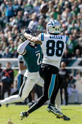 Philadelphia Eagles cornerback Riq Woolen (2) breaks up a pass intended for Carolina Panthers tight end Darren Waller (88) int the first quarter of NFL, American Football Herren, USA action at Lincoln Financial Field in Philadelphia, Pennsylvania on Sunday, October 18, 2016.  PHI20261018007 LAURENCExKESTERSON