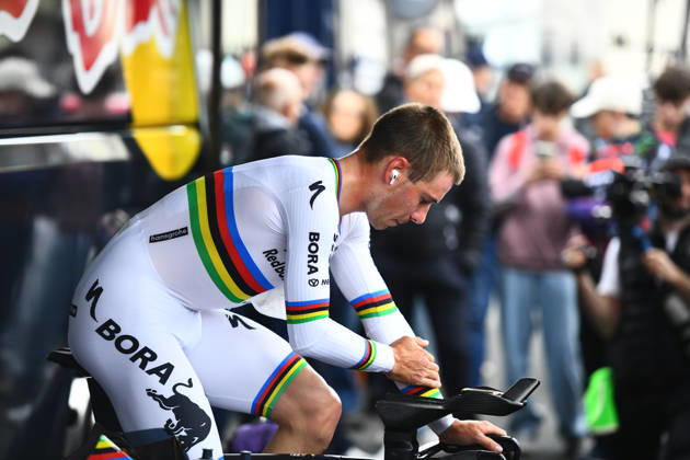 Remco Evenepoel Competes In The Chrono Des Nations Red Bull Bora Hansgrohe rider Remco Evenepoel competes in the Chrono des Nations in Les Herbiers, France, on October 18, 2026. Les Herbiers Pays de La Loire France  Copyright: xRonanxHoussinx originalFilename:houssin-remcoeve261018_npoml.jpg