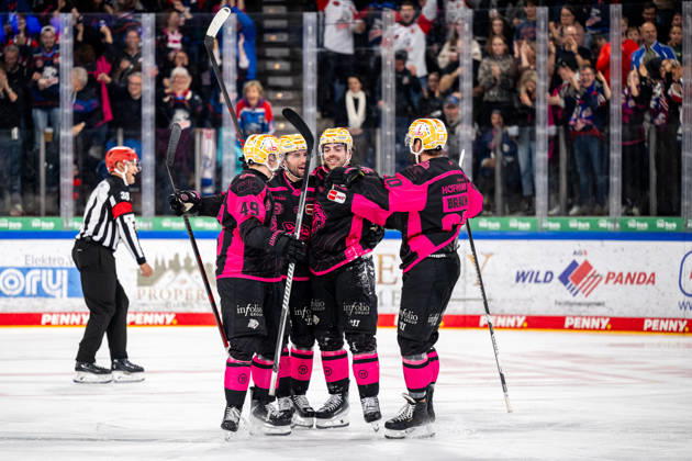 October 18, 2026 Ice Hockey Season 2026–2027 Penny DEL Nuremberg Ice Tigers Icetigers Red Bull Munich ThHa xthxhax Goal celebration, joy, cheering Jackson Cates 26, Nuremberg Ice Tigers, NIT Evan Barratt 10, Nuremberg Ice Tigers, NIT Thomas Heigl 49, Nuremberg Ice Tigers, NIT Constantin Braun 90, Nuremberg Ice Tigers, NIT