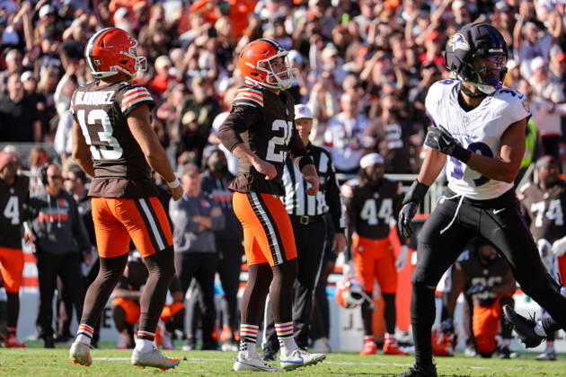 CLEVELAND, OH - OCTOBER 18: Cleveland Browns place kicker Andre Szmyt (25) and Cleveland Browns punter Corey Bojorquez (13) watch as the 37-yard field goal by Szmyt splits the uprights on the final play of the National Football League game between the Baltimore Ravens and Cleveland Browns on October 18, 2026, at Huntington Bank Field in Cleveland, OH. (Photo by Frank Jansky Icon Sportswire) NFL, American Football Herren, USA OCT 18 Ravens at Browns EDITORIAL USE ONLY Icon261018012