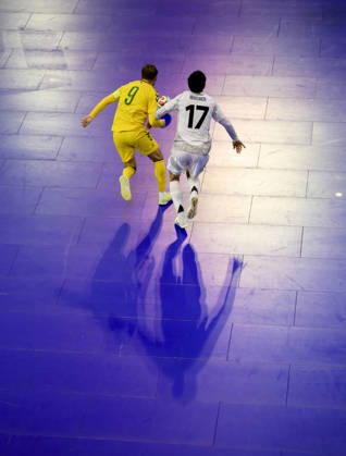Feature, Battle for the Ball, L-R: Justinas Zagurskas (LIT), Kim Herterich (GER), Action, Tackle, Futsal World Cup Qualifier: Germany vs. Lithuania 4–2, on October 18, 2026, in Mülheim an der Ruhr, Germany, at the Westenergie Sporthalle