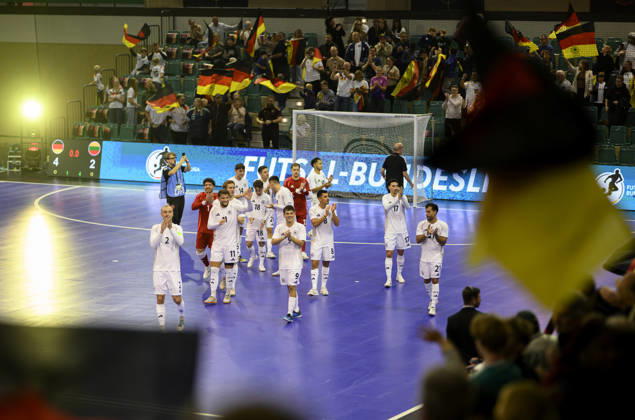 Team Germany celebrates the victory, lap of honor; from left to right: Christopher Wittig (GER), Maximilian Grünberg (GER), Tomas Block (GER), Gabriel Oliveira (GER), Kim Herterich (GER), Matias Block (GER). Futsal World Cup Qualifier: Germany vs. Lithuania, 4–2, on October 18, 2026, in Mülheim an der Ruhr, Germany, at the Westenergie Sporthalle.
