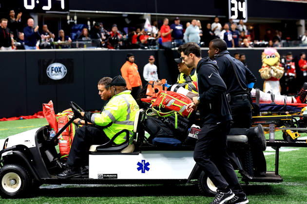 ATLANTA, GA - OCTOBER 18: Kendal Daniels (53) of the Atlanta Falcons is carries off the field on the medical cart during the Sunday afternoon NFL, American Football Herren, USA game between the Atlanta Falcons and the Chicago Bears on October 18, 2026 at the Mercedes-Benz Stadium in Atlanta, GA. (Photo by David J. Griffin Icon Sportswire) NFL: OCT 18 Bears at Falcons EDITORIAL USE ONLY Icon9532610180518