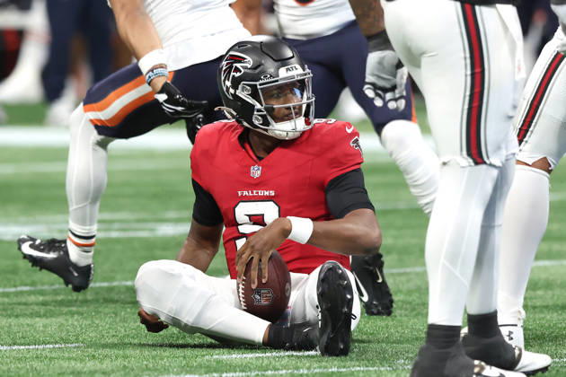 ATLANTA, GA - OCTOBER 18: Michael Penix, Jr. (9) of the Atlanta Falcons sits on the field after being sacked during the Sunday afternoon NFL, American Football Herren, USA game between the Atlanta Falcons and the Chicago Bears on October 18, 2026 at the Mercedes-Benz Stadium in Atlanta, GA. (Photo by David J. Griffin Icon Sportswire) NFL: OCT 18 Bears at Falcons EDITORIAL USE ONLY Icon9532610180690