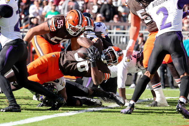 CLEVELAND, OH - OCTOBER 18: Cleveland Browns running back Audric Estime (36) carries for a 2-yard touchdown during the fourth quarter of the National Football League game between the Baltimore Ravens and Cleveland Browns on October 18, 2026, at Huntington Bank Field in Cleveland, OH. (Photo by Frank Jansky Icon Sportswire) NFL, American Football Herren, USA OCT 18 Ravens at Browns EDITORIAL USE ONLY Icon261018025