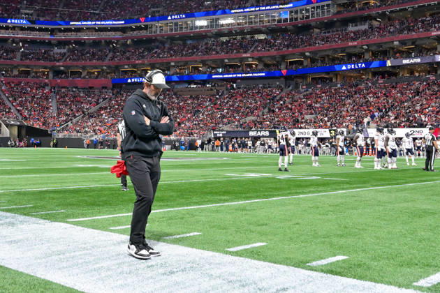 ATLANTA, GA - OCTOBER 18: Atlanta head coach Kevin Stefanski reacts on the sideline during the NFL, American Football Herren, USA game between the Chicago Bears and the Atlanta Falcons on October 18th, 2026 at Mercedes-Benz Stadium in Atlanta, GA. (Photo by Rich von Biberstein Icon Sportswire) NFL: OCT 18 Bears at Falcons EDITORIAL USE ONLY Icon261018017