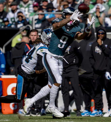 October 18, 2026, Philadelphia, Pa, USA: Oct 18, 2026; Philadelphia, PA, USA; Philadelphia Eagles wide receiver Makai Lemon (9) looks in a reception during the NFL, American Football Herren, USA football matchup between the Carolina Panthers and Philadelphia Eagles at Lincoln Financial Field. The Panthers defeated the Eagles 25-14.Mandatory Credit: -Cal Media NFL 2026: Panthers Vs Eagles OCT 18  - ZUMAcs17 20261018_faf_cs17_037 Copyright: xScottxSeriox