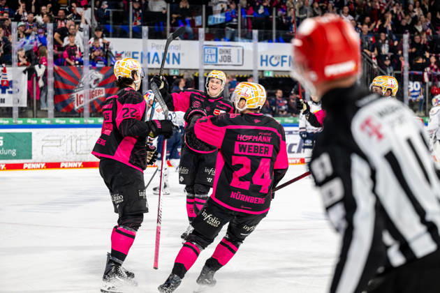 Goal celebration: Noah Samanski 8, Nuremberg Ice Tigers, NIT; Timo Bakos 22, Nuremberg Ice Tigers, NIT; Marcus Weber 24, Nuremberg Ice Tigers, NIT, Nuremberg Ice Tigers vs. Red Bull Munich, Ice Hockey, Penny DEL, Matchday 10, October 18, 2026, Nuremberg Ice Tigers vs. Red Bull Munich, Ice Hockey, Penny DEL, Matchday 10, October 18, 2026 Copyright: xEibner-Pressefoto ThomasxHahnx EP_NIT