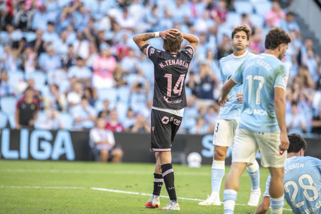 La Liga: EA Sports RC Celta vs. Deportivo Alavés. Nahuel Tenaglia of Alavés during Matchday 9: RC Celta vs. Deportivo Alavés on October 18, 2026, at Abanca Balaidos Stadium, Vigo, Spain Copyright: xLuisxLorenzox xAgenciaxLOFx