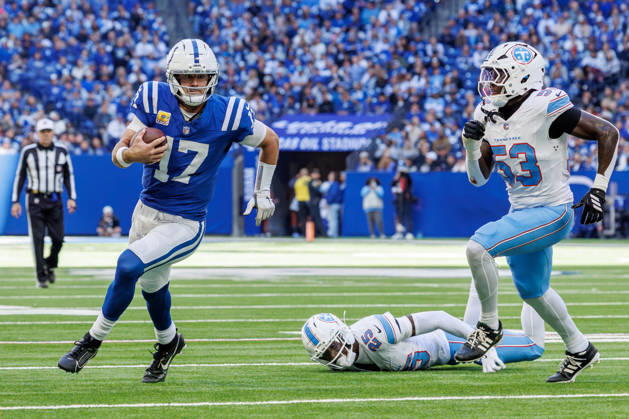 October 18, 2026, Indianapolis, Indiana, U.S: Indianapolis Colts quarterback Daniel Jones (17) runs on a fourth down play during the game between the Tennessee Titans and the Indianapolis Colts at Lucas Oil Stadium, Indianapolis, Indiana. NFL, American Football Herren, USA 2026 Titans 26-20 Colts  - ZUMAs304 20261018_zaf_s304_005 Copyright: xScottxStuartx