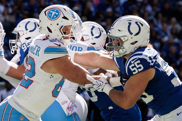 October 18, 2026, Indianapolis, Indiana, U.S: Tennessee Titans tight end Daniel Bellinger (82) and Indianapolis Colts defensive lineman Caden Curry (55) match up on a play during the game between the Tennessee Titans and the Indianapolis Colts at Lucas Oil Stadium, Indianapolis, Indiana. Indianapolis U.S - ZUMAs304 20261018_zaf_s304_036 Copyright: xScottxStuartx