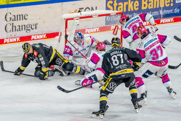 October 18, 2026, xkkux, Ice Hockey, DEL, Krefeld Pinguine vs. Eisbären Berlin, 2026–27 Season, YAYLA Arena, Krefeld: Adam Smith (Eisbären Berlin 04), Brandon Davidson (Eisbären Berlin 44), Markus Vikingstad (Eisbären Berlin 37) defend the goal with goalie Jonas Neffin (Eisbären Berlin 75) against Philip Gogulla (Krefeld Pinguine 87) and Adam Payerl (Krefeld Pinguine 90 North Rhine-Westphalia, Germany