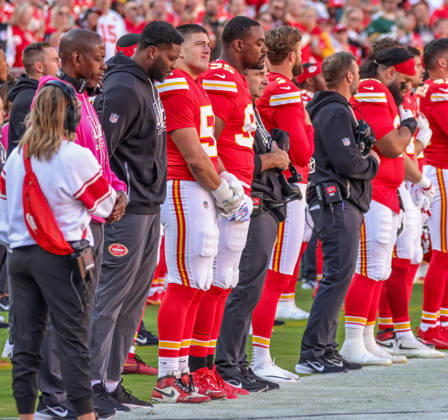 NFL, American Football Herren, USA 2026: Chargers Vs Chiefs OCT 18 Oct 18, 2026: Kansas City Chiefs defensive end George Karlaftis (56) and Kansas City Chiefs defensive tackle Chris Jones (95) during the national anthem in Kansas City, MO, USA; at Arrowhead Stadium. Mandatory Credit: Roman Puno-Cal Media (Credit Image: Â Roman Puno Cal Sport Media) Kansas City Mo USA EDITORIAL USE ONLY Copyright: xx ZUMA-20261018_zma_c04_224.jpg RomanxPunox csmphotothree535942