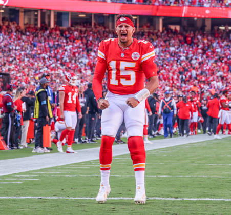 NFL, American Football Herren, USA 2026: Chargers Vs Chiefs OCT 18 Oct 18, 2026: Kansas City Chiefs quarterback Patrick Mahomes (15) reacts before the game against the Los Angeles Chargers in Kansas City, MO, USA; at Arrowhead Stadium. Mandatory Credit: Roman Puno-Cal Media (Credit Image: Â Roman Puno Cal Sport Media) Kansas City Mo USA EDITORIAL USE ONLY Copyright: xx ZUMA-20261018_zma_c04_241.jpg RomanxPunox csmphotothree535952