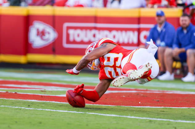Oct 18, 2026: Kansas City Chiefs safety Xavier Nwankpa (29) tries to down the ball but could not push the ball out of the end zone in Kansas City, MO, USA; at Arrowhead Stadium. Mandatory Credit: -Cal Media Kansas City USA - ZUMAc04_ 20261018_zma_c04_207 Copyright: xRomanxPunox
