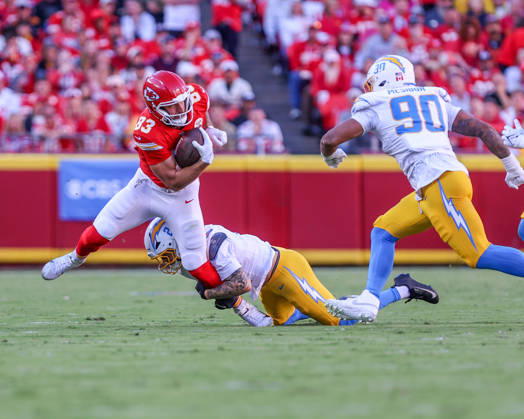 Oct 18, 2026: Kansas City Chiefs tight end Noah Gray (83) tries to break a tackle by Los Angeles Chargers cornerback Elijah Molden (2) in Kansas City, MO, USA; at Arrowhead Stadium. Mandatory Credit: -Cal Media Kansas City USA - ZUMAc04_ 20261018_zma_c04_356 Copyright: xRomanxPunox