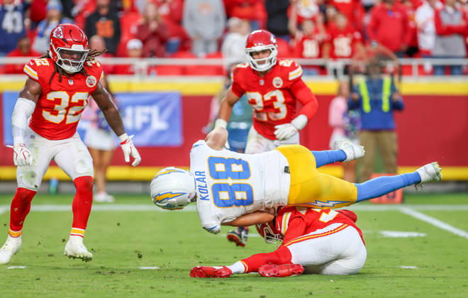 Oct 18, 2026: Los Angeles Chargers tight end Charlie Kolar (88) gets tackled by Kansas City Chiefs cornerback L Jarius Sneed (38) in Kansas City, MO, USA; at Arrowhead Stadium. Mandatory Credit: -Cal Media Kansas City USA - ZUMAc04_ 20261018_zma_c04_370 Copyright: xRomanxPunox