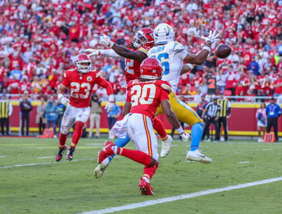 Oct 18, 2026: Los Angeles Chargers tight end Oronde Gadsden II (86) could not catch the ball against the Kansas City Chiefs in Kansas City, MO, USA; at Arrowhead Stadium. Mandatory Credit: -Cal Media NFL, American Football Herren, USA 2026: Chargers Vs Chiefs OCT 18  - ZUMAc04_ 20261018_zma_c04_371 Copyright: xRomanxPunox