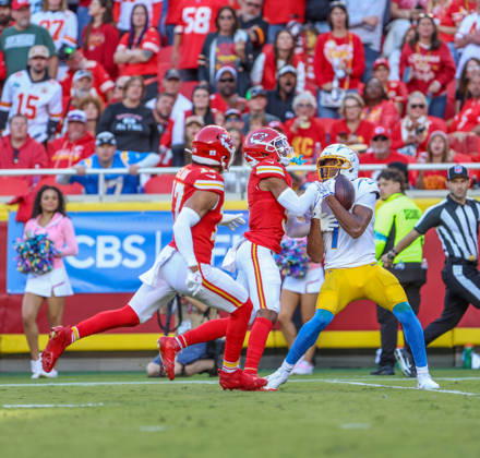 Oct 18, 2026: Los Angeles Chargers wide receiver Quentin Johnston (1) catches a deep pass from Los Angeles Chargers quarterback Justin Herbert (10) against Kansas City Chiefs cornerback Mansoor Delane (5) in Kansas City, MO, USA; at Arrowhead Stadium. Mandatory Credit: -Cal Media Kansas City USA - ZUMAc04_ 20261018_zma_c04_373 Copyright: xRomanxPunox