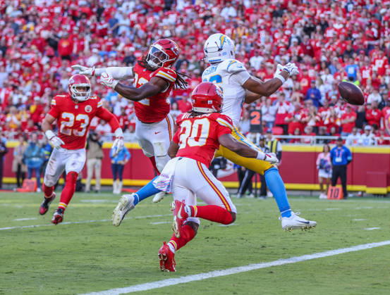 Oct 18, 2026: Los Angeles Chargers tight end Oronde Gadsden II (86) could not catch the ball against the Kansas City Chiefs in Kansas City, MO, USA; at Arrowhead Stadium. Mandatory Credit: -Cal Media NFL, American Football Herren, USA 2026: Chargers Vs Chiefs OCT 18  - ZUMAc04_ 20261018_zma_c04_390 Copyright: xRomanxPunox