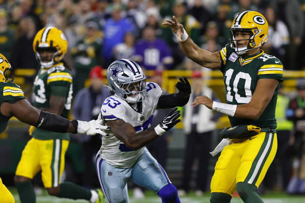GREEN BAY, WI - OCTOBER 18: Green Bay Packers quarterback Jordan Love (10) passes while Dallas Cowboys linebacker Dee Winters (53) closes in during a game between the Green Bay Packers and the Dallas Cowboys on October 18, 2026 at Lambeau Field in Green Bay, WI. (Photo by Larry Radloff Icon Sportswire) NFL, American Football Herren, USA OCT 18 Cowboys at Packers EDITORIAL USE ONLY Icon2610181249