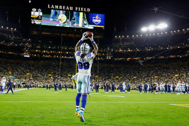 Oct 18, 2026; Green Bay, WI, USA; Dallas Cowboys wide receiver Ceedee Lamb (88) warming up before the NFL, American Football Herren, USA game against the Green Bay Packers at Lambeau Field. Mandatory Credit: -Cal Media. NFL 2026: Cowboys Vs Packers OCT 18  - ZUMAc04_ 20261018_zma_c04_413 Copyright: xDarrenxLeex